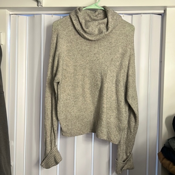 [Express] Cowl Neck cuffed sweater - Picture 1 of 2